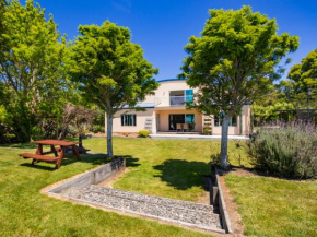 La Casa Al Mare - Golden Bay Beach House